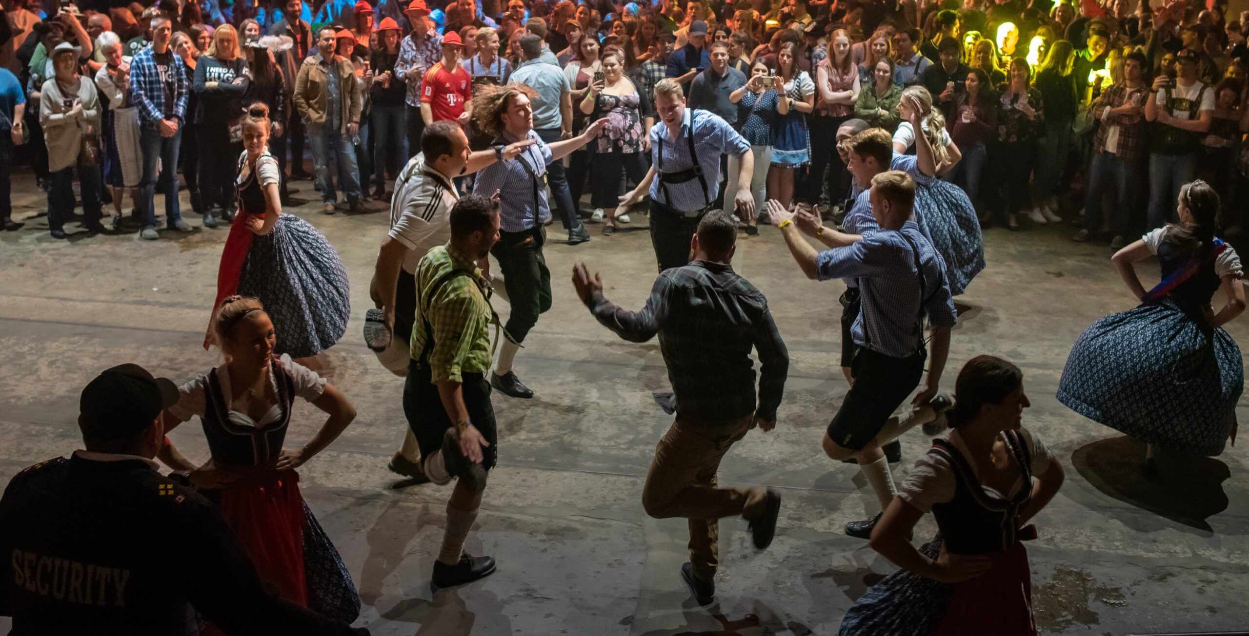 Okt Home Hero 1 2x Traditional German Dancing In A Festhallen