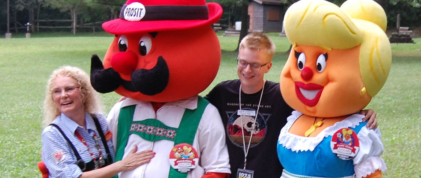 Volunteerfest KWO Volunteers hanging out with Onkel Hans and Tante Frieda